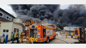 김포 송풍기 공장 화재 6시간만에 초진…소방관도 부상·50명 대피
