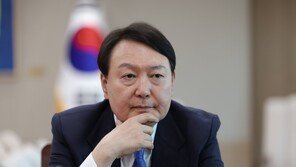 尹 “100년전 일로 日 무릎 꿇어야 한다는 생각 못받아들여”