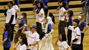 한국 온 유학생들 “케이팝에 맞춰 춤을” 