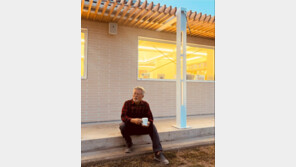 문재인 전 대통령, 오늘 ‘평산책방’ 현판식…사실상 개점 