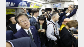김포골드라인 탄 이재명 “열차 추가 투입 등 대책 마련해야”