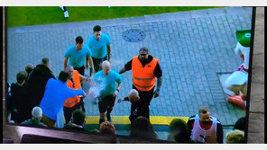 심판 향한 ‘맥주 싸대기’?…獨 축구 경기 결국 중단