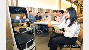 LG유플러스, ‘U+서빙로봇’ 출시… 빈자리 에스코트도 수행