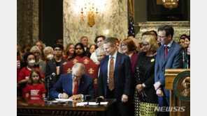 美워싱턴주, ‘반자동 소총 판매 금지’ 법안 통과…즉시 발효