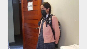 “치마 입고 머리 땋고”…여중 잠입한 페루 40대 男 잡고 보니