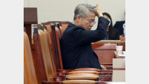 與, 민형배 복당에 “뻔뻔함이 흑역사 만들어”…민주당에 사과 촉구