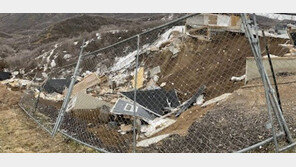 “지어진 지 얼마 안됐는데”…美 주택, 절벽으로 ‘와르르’ [영상]