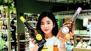 현대百 ‘스마일리 와인 글라스 패키지’ 선봬 