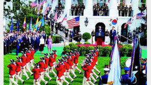 韓美정상, 의장대 사열