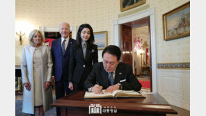 尹 지지율 34.1%…돈봉투 의혹 휩싸인 민주 46.2%·국민의힘 33.8%