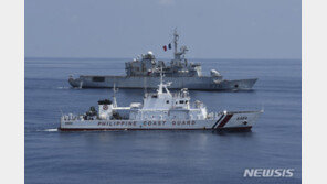 中전함, 남중국해 긴장 속 출항…싱가포르와 훈련 임박