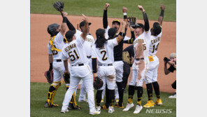 피츠버그, 다저스 6-2로 제압…배지환 교체 출전