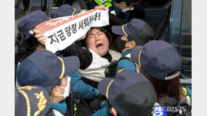 경찰, 태영호 사무실 기습시위 대학생 12명 체포