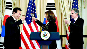 바이든, 尹열창 영상에 “재능 많은 남자”… 돈 매클레인 “尹과 노래 희망” 