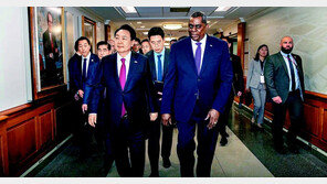 美국방, 尹에 북핵감시 보고… “핵-재래무기 총동원해 방어” 