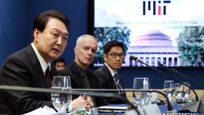 尹, MIT서 “과학기술, 한미동맹의 미래영역…직접 보고 듣겠다”