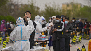 中 “방역 완화 후 3달 만에 국민 82%가 코로나 확진”