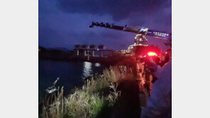 고흥서 가로수 들이받은 SUV차량 바다에 빠져…70대 심정지