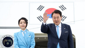 민주 “尹 방미, ‘빈손’ 넘어 ‘사기’ 외교…경제 사안 해결 없어”