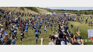 “눈 덮인 후지산 바라보며 야간 레이스… 한라산 둘레길처럼 내달려”