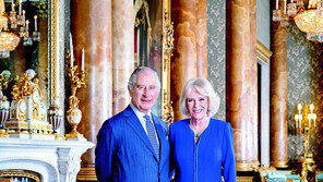 英 찰스3세 70년만의 대관식, 행렬 줄이고 다양한 인종 포용