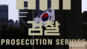 기내서 승무원과 고의로 부딪쳐 보험금 챙긴 40대 기소