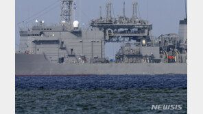 日, 실종 자위대 헬기 인양…‘산산조각’나 그물로 끌어올려