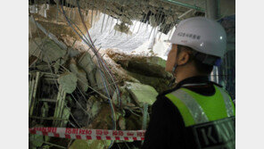 “지진 난 것 같아…다른 곳 괜찮을까요” 주차장 붕괴에 망연자실