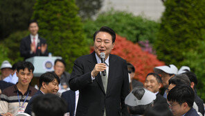 尹 “아메리칸파이, 가사 생각 안 났으면 망신당할 뻔”