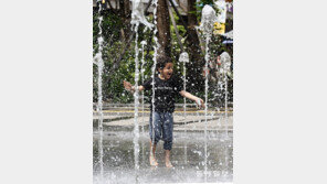 “광화문광장 분수 놀이 신나요” 