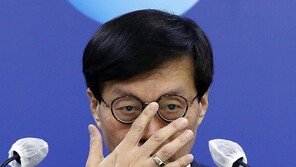 이창용 “韓 성장률 1.6%보다 낮아질 것…연내 금리인하 시기상조”