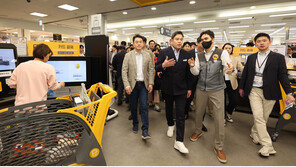 헉! 리셀가 2000만원…‘패피 총수’ 용진이형 픽한 운동화 뭐길래