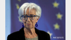 라가르드 ECB총재, 베이비스텝 후에도 “금리인상 멈추지 않을 것”