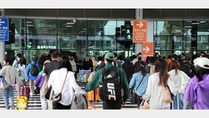 이틀간 제주공항 못떠난 항공기 200편 이상…체류객 ‘발동동’