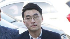 與 “김남국, ‘이모’ 헷갈린 건 영리한 투자자 가리기 콘셉트인가”