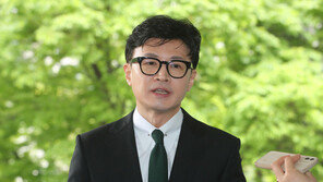 김남국 “가상화폐 논란, 檢 작품”…한동훈 “누가 사라고 했나”