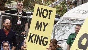 “내 왕 아니다”…英 찰스 3세 대관식 전 ‘반군주제’ 단체 대표 체포