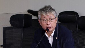 조국 총선 출마설에…조응천 “다시 ‘조국의 강’ 풍덩 빠지자는 이야기”