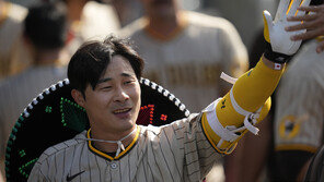김하성, 다저스 상대 시즌 4호포 날렸지만…샌디에이고는 4연패