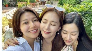 소녀시대 유리, 수영·티파니와 영화 한장면 같은 청순미…은근 섹시미까지