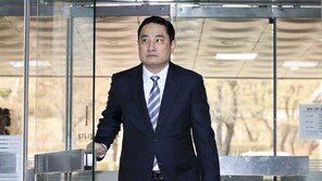 檢 , “조국 딸 포르쉐 탄다” 주장한 강용석에 징역 1년 구형