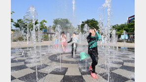 “바닥분수에서 더위 날려요” 