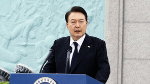 尹 “오월 정신 아래 우리는 하나…민주주의 위협에 당당히 맞서야”