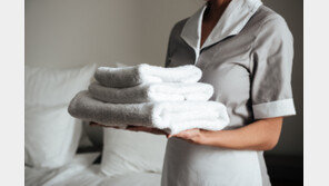 “월 2600만원에 무릎 꿇을 수 있어?”…中 ‘몸종’ 구인광고 논란