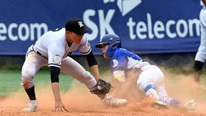 김태윤, 상대 실책을 유도하는 번트~ [포토]