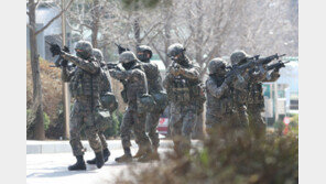 장병 잡을 방탄복…총알 못 막고 밤에 착용했다간 ‘표적’ 신세