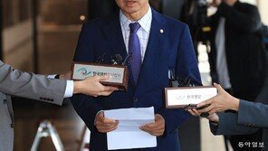 ‘돈봉투 의혹’ 이성만 의원 檢 출석