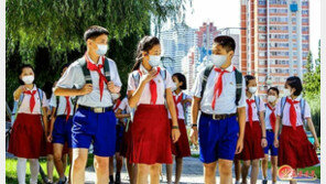 반바지 교복 입은 북한 학생들…“김정은이 봐준 도안대로”