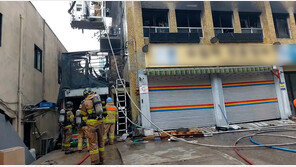 서울 문래동 창고 화재…위층 고시원 태워 이재민 16명 발생