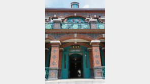 일제에 철거됐던 덕수궁 돈덕전 현판 제막 